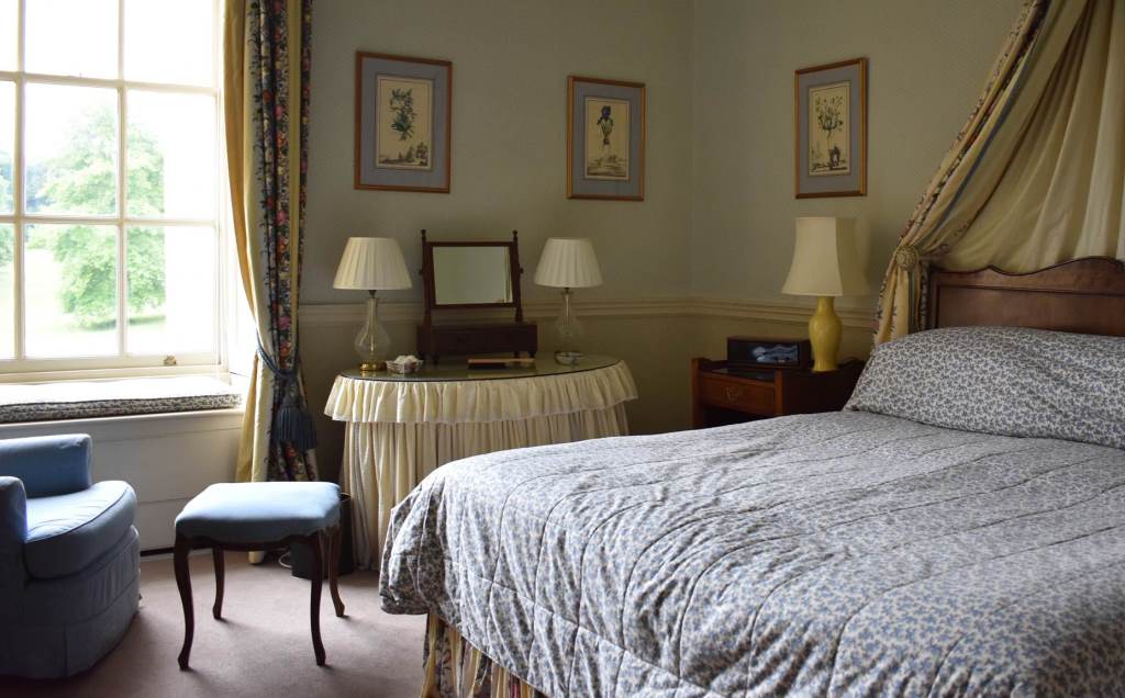 The Duc De Berry Suite bedroom at Hartwell House 