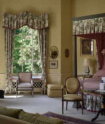 Royal four-poster room at Hartwell House Royal four-poster room at Hartwell House