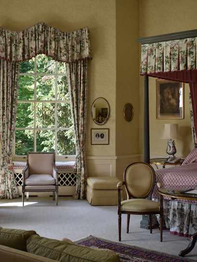 Royal four-poster room at Hartwell House Royal four-poster room at Hartwell House